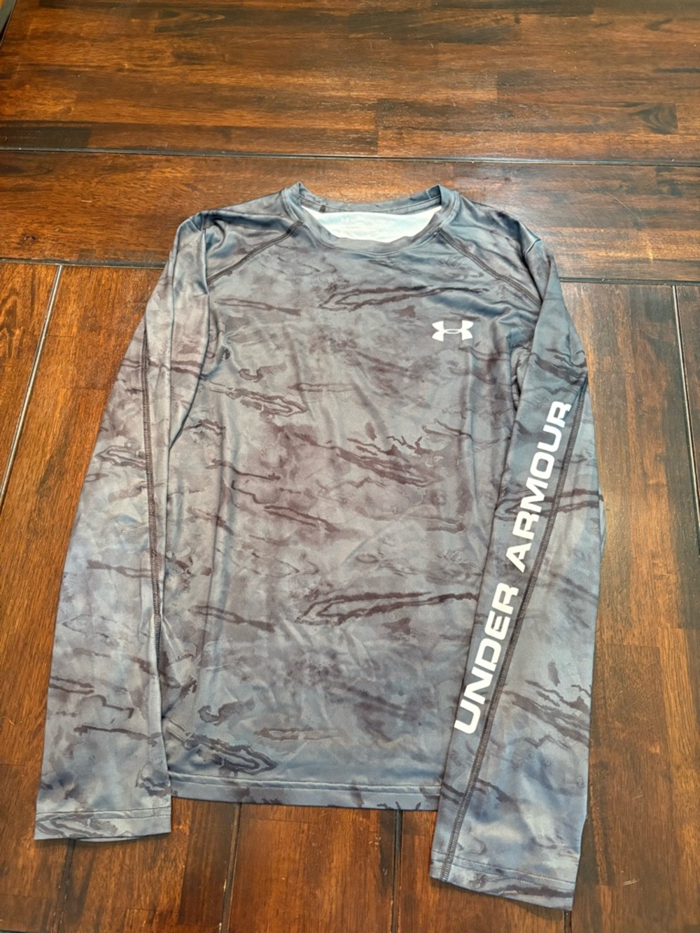 Under Armour Long Sleeve  Loose Performance Tee - Gray Camo Youth XL